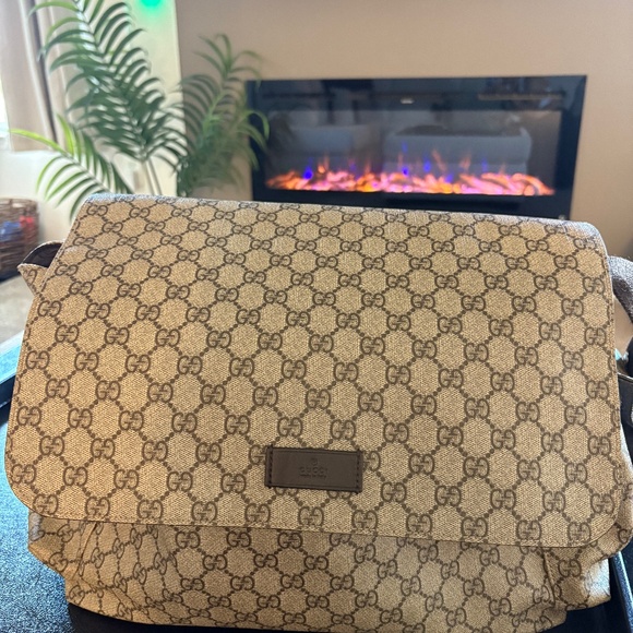 Gucci large changing bag (authentic) - Picture 1 of 16
